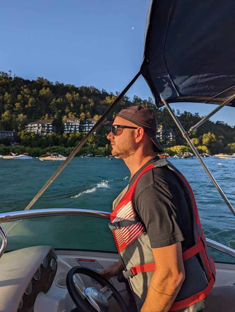 Navegando en el lago